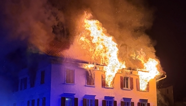 Fünf Personen nach Grossbrand vermisst