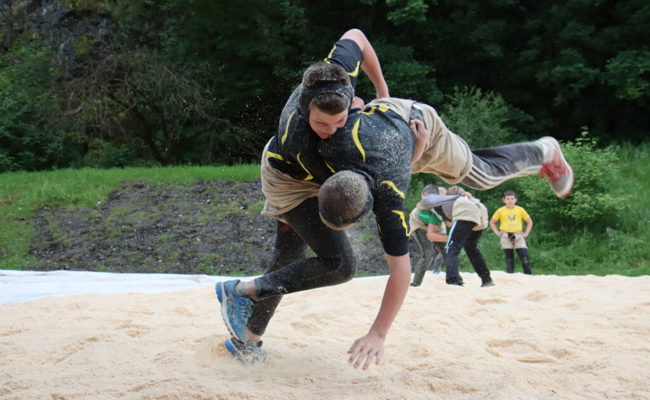 Zwei Talente wollen es wissen: Grabserberger Power im Sägemehl