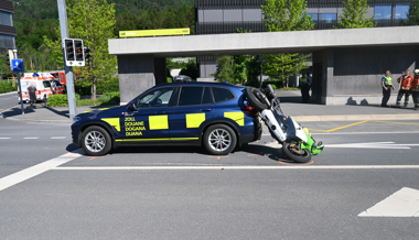 Motorradfahrer kollidiert in Schaan mit stillstehendem Auto der Grenzwache und verletzt sich
