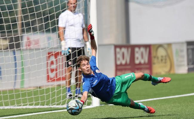 «Ich liebe es einfach Bälle herauszukratzen»: 14-jähriges Torhütertalent aus Gams folgt dem Ruf von PSG