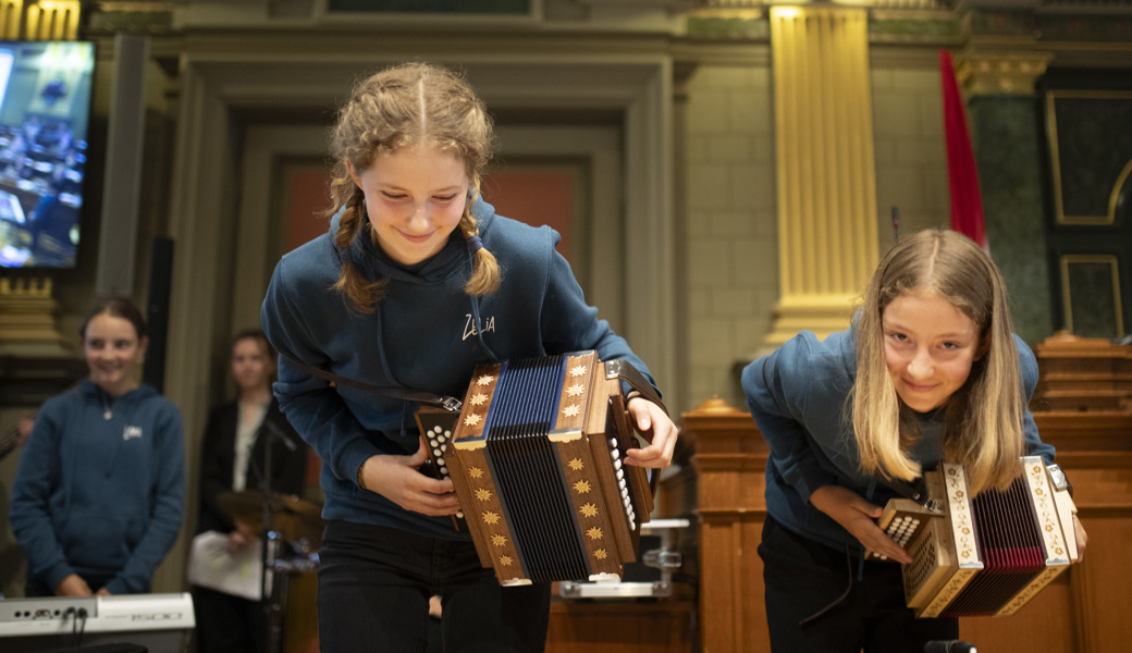 «Mutschen Sound» dankt: Am Montag durfte das Ensemble der Musikschule Werdenberg der neuen Kantonsratspräsidentin Barbara Dürr zu Ehren ein Ständli im Kantonsratssaal geben.