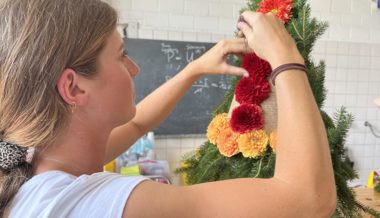 «Das Vieh soll richtig leuchten»: Bunter Blumenschmuck für den Höhepunkt des Jahres