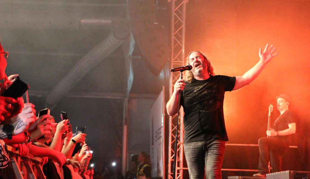 Das grosse Heimkonzert: Megawatt versprüht Rockpower im Festzelt