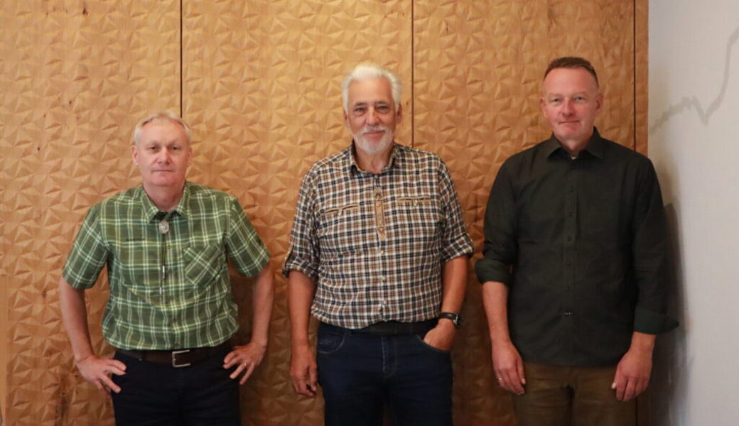  Jules Mullis, Vize-Präsident Revierjagd St. Gallen, Peter Weigelt, Präsident Revierjagd St. Gallen, und Nic Wohlwend, Obmann RHG 1 (von links), empfehlen dem Kantonsrat, die Motion «Jagdplanung für das Rotwild anpassen» abzulehnen. 