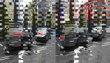 Fahrunfähiger Mann prallte erst in Abfallsammelbehälter, dann in Baum und danach in Auto