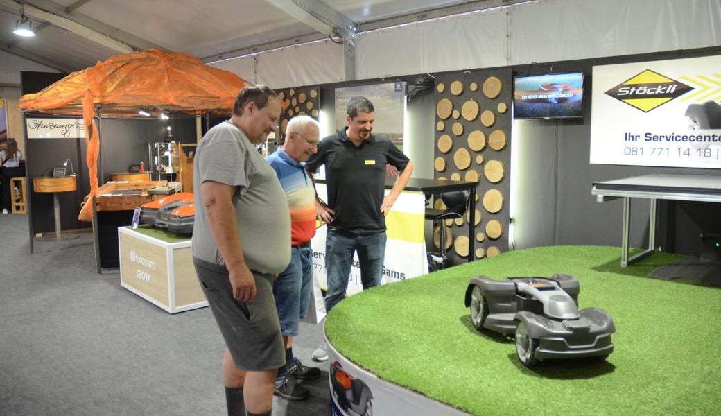 Da staunen die Messebesucher: Die neusten Rasenmäherroboter weisen eine höhere Leistung auf und sehen erst noch schnittig aus.