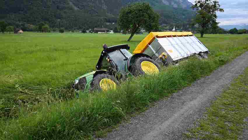 Der Unfalllenker entfernte sich nach dem Unfall, ohne sich um den Schaden zu kümmern. Der Unfalllenker entfernte sich nach dem Unfall, ohne sich um den Schaden zu kümmern.