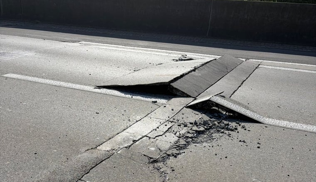 Hitzeschaden auf der A13 bei Sennwald am Pfingstmontag.