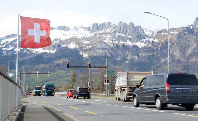 Einspurig befahrbar: Bauarbeiten an Rheinbrücke Haag-Bendern starten