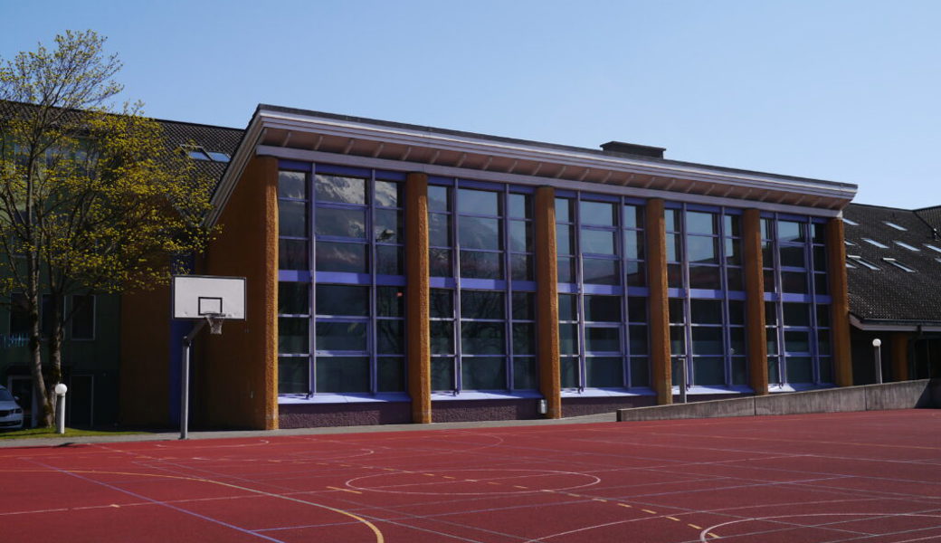  Die IG Mehrfachhalle schlägt vor, die Turnhalle in Richtung des roten Platzes zu einer Doppelturnhalle zu erweitern. 