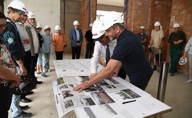 Meilenstein fürs Lukashaus: Grundsteinlegung bei Ersatzbau