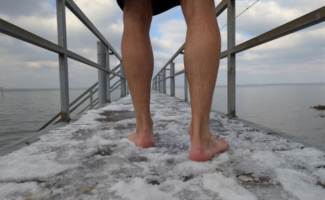 Allein oder in der Gruppe: Winterschwimmen ist ein eiskalter Adrenalinschub