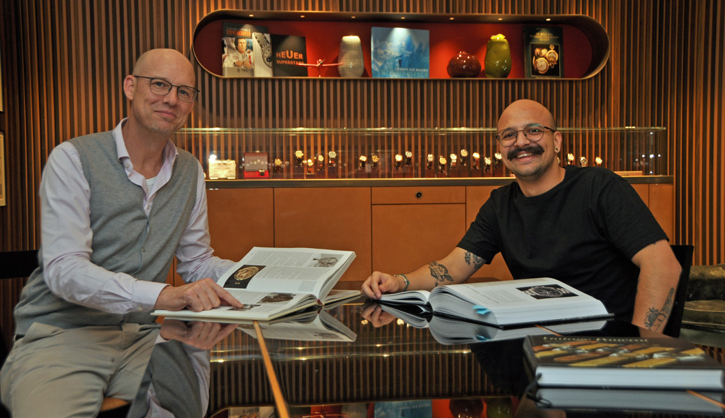 Ein Arbeitsplatz, an dem die Welt etwas anders tickt: Hansjörg Roshard (links) und Siro Camenisch in der Vintage-Lounge in der Vaduzer Innenstadt