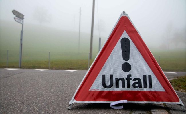 Verletzte bei Auffahrunfall: Motorradfahrerin übersah eine Mofafahrerin