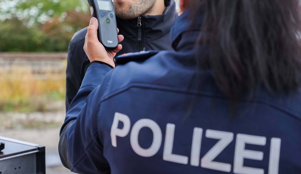 Alkoholisiert von Polizei angehalten