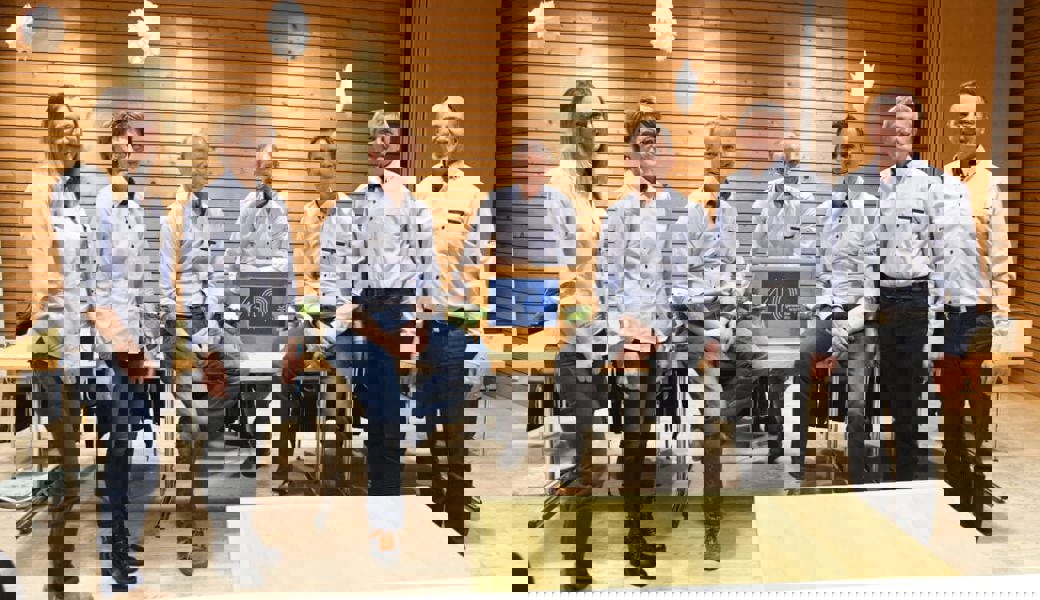  Der Vorstand des Gewerbevereins Wartau an der Jubiläums-Hauptversammlung mit Präsident Rolf Hobi am Rednerpult. 