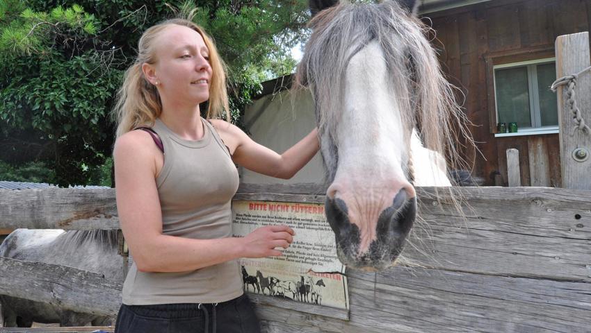 Kerstin Muster und das 31-jährige Pferd Mr. Bean