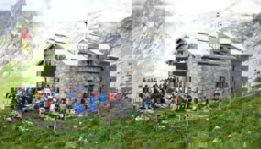 Rekordzahlen, Bergunfälle, Saisonverlängerung: So verliefen die letzten Monate auf der Zwinglipasshütte