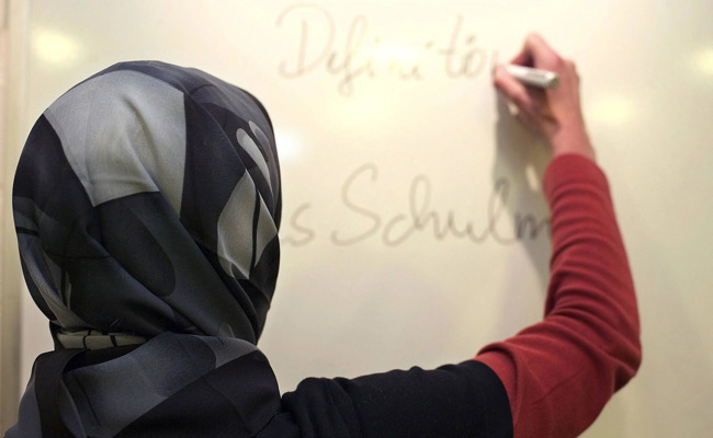 «Kopftuch, Kippa oder Turban haben an unseren Schulen nichts verloren»: Kantonsrat stimmt Motion zu
