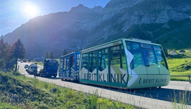 Abschied vom Säntis: Die alten Gondeln verlassen die Schwägalp