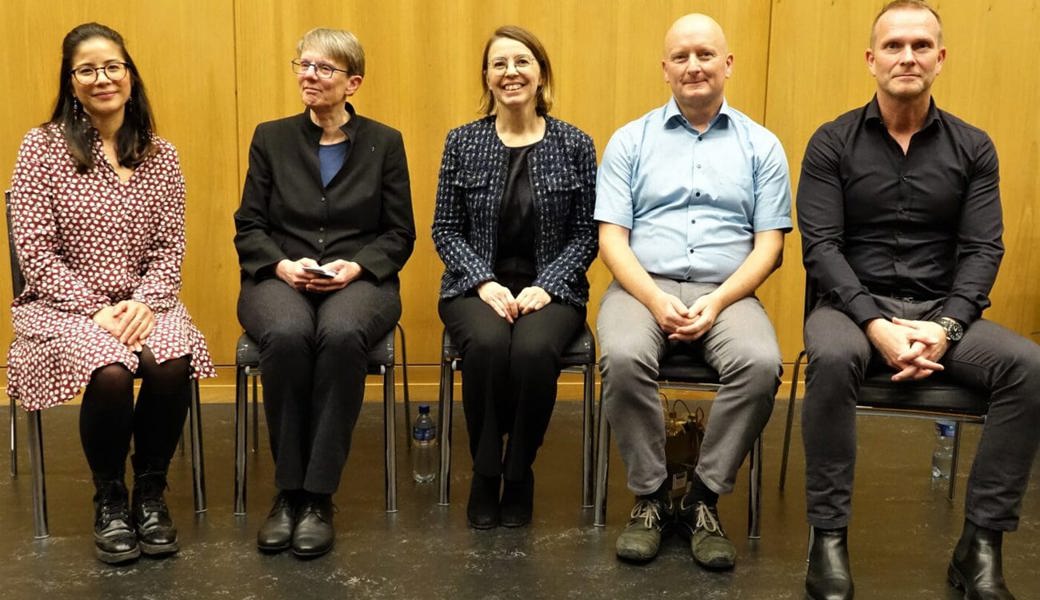  Die Podiumsteilnehmenden: O. Röllin, Brigitte Huber, Moderatorin Petra Baumann, Dionys Rohner und Manuel Niederhäuser (von links).