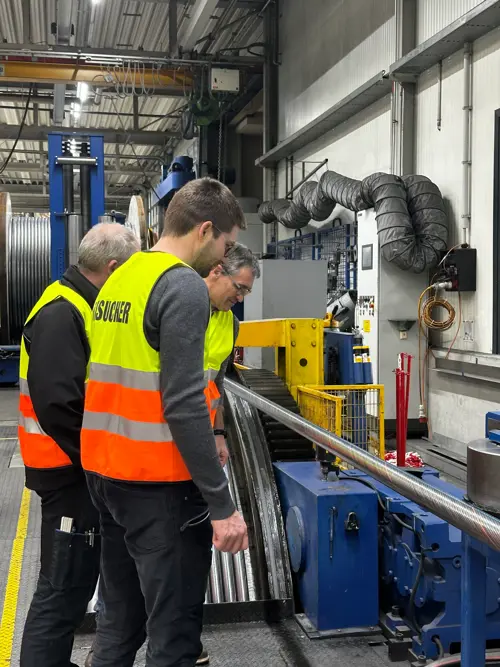 Ein Seil der künftigen Säntis-Schwebebahn wird inspiziert.