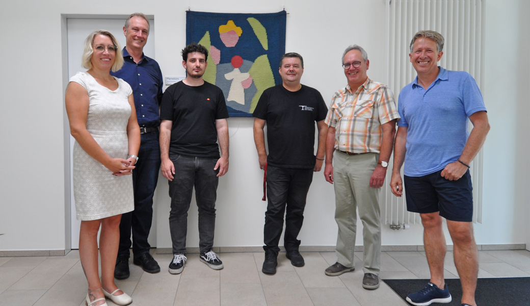 Verantwortliche und Unterstützer des Projektes (von links): Barbara Samu-Schneider, Karl Anton Wohlwend, Mauro Heini, Boban Durkalic, Günter Schatzmann und Lorenz Bertsch freuen sich auf die Eröffnung der Lebensmittelabgabestelle.