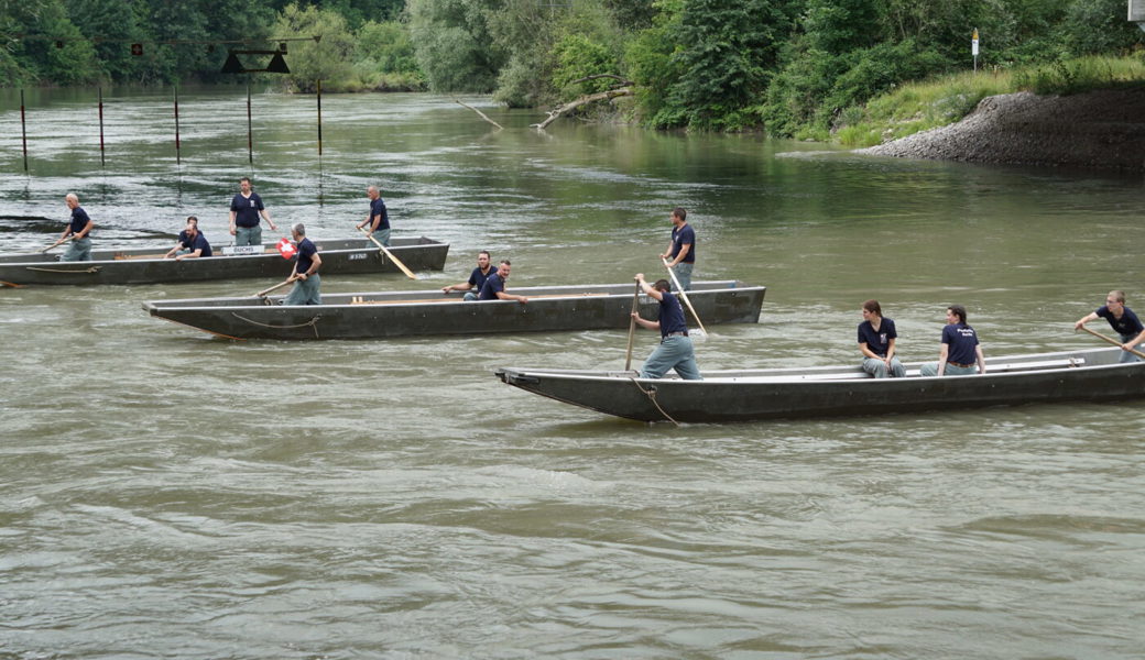  Die Sektion Buchs bei der Überfahrt in Linie. 