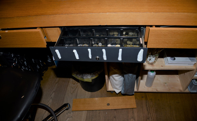 Unbekannte brechen in Imbiss und Kunstmuseum ein