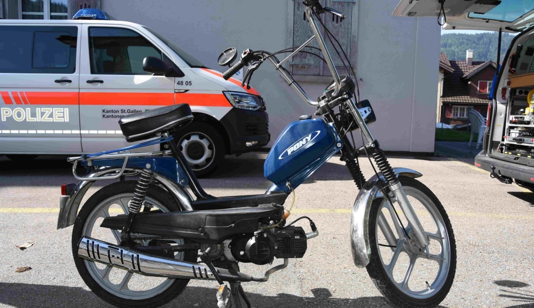 Schnell verschwunden: In Walenstadt entwischt ein «Töfflibueb» einer Polizeipatrouille. 