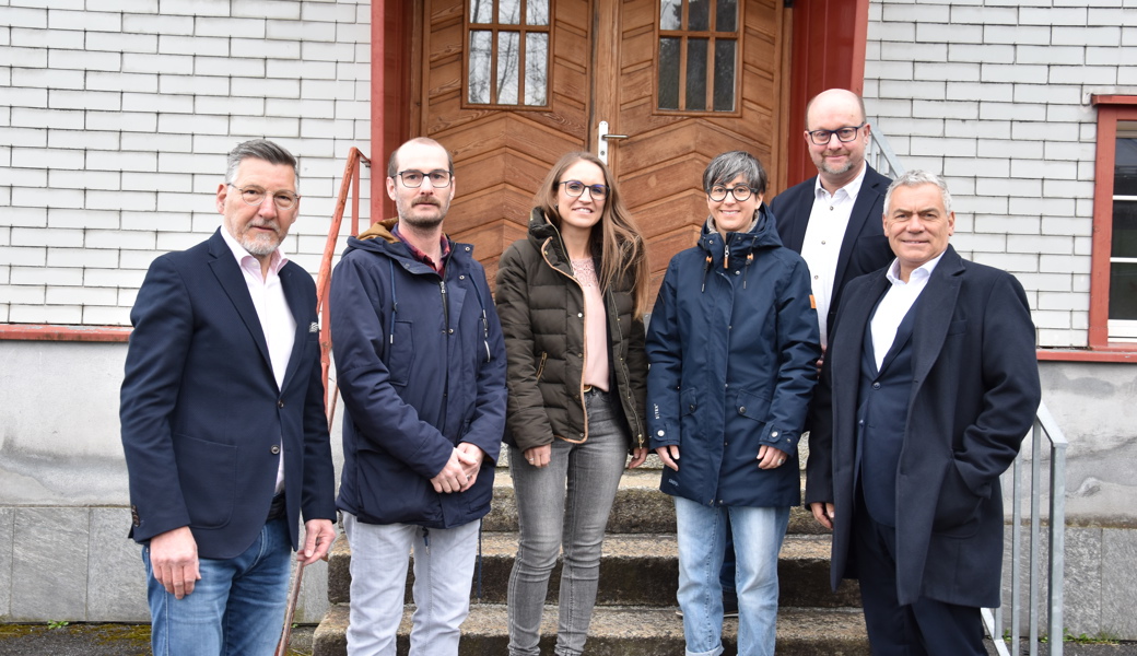  Christoph Gull, Nicole Marthy und Rolf Gadient von der Gemeinde Flums sowie Thomas Köster, Ramona Deplazes und Mario Gnägi vom HPZ Seidenbaum in Trübbach (von links)