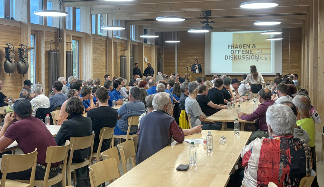 Fachleute und Kommissionsmitglieder standen den Besucherinnen und Besuchern Rede und Antwort. 