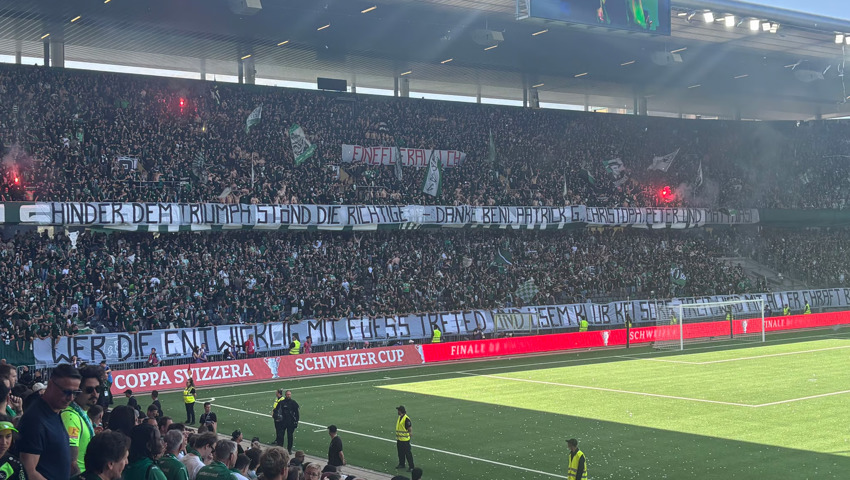 Die Botschaft der St.Galler Fans im Wankdorf.