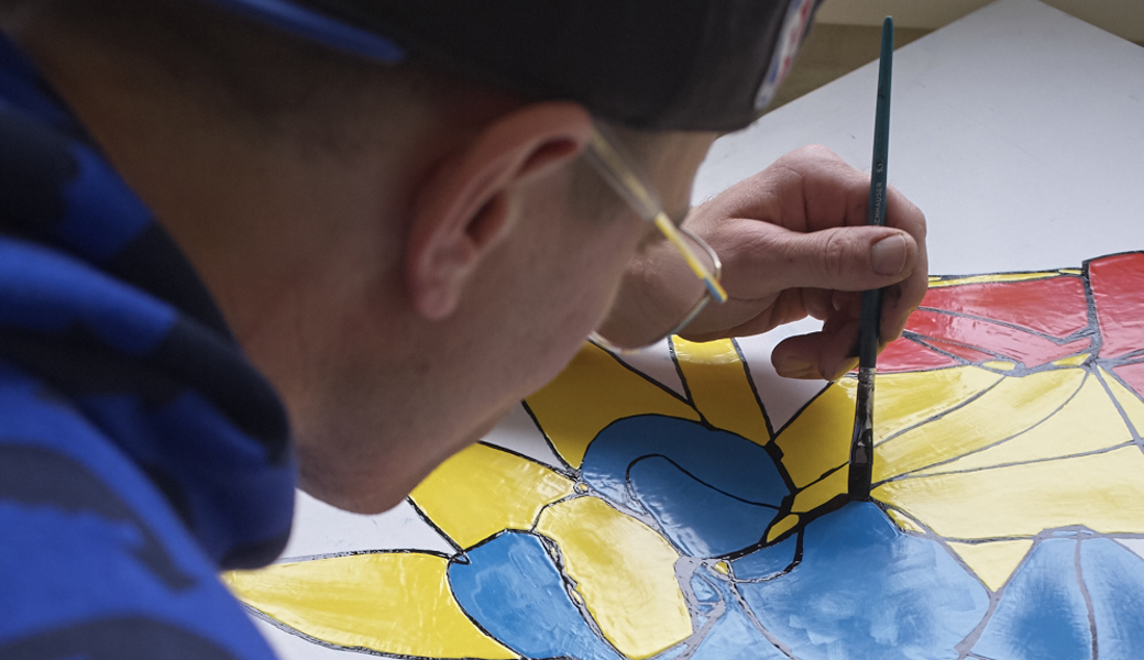 Benjamin Siegenthaler am Arbeiten in seinem Atelier in Hemsedal in Norwegen.