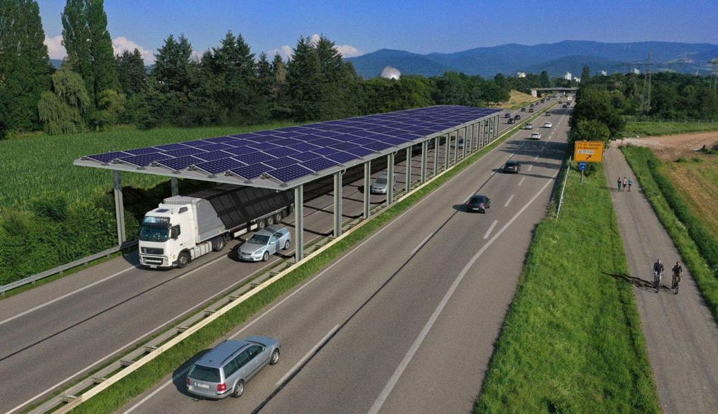 So könnte eine Photovoltaik-Strassenüberdachung aussehen.
