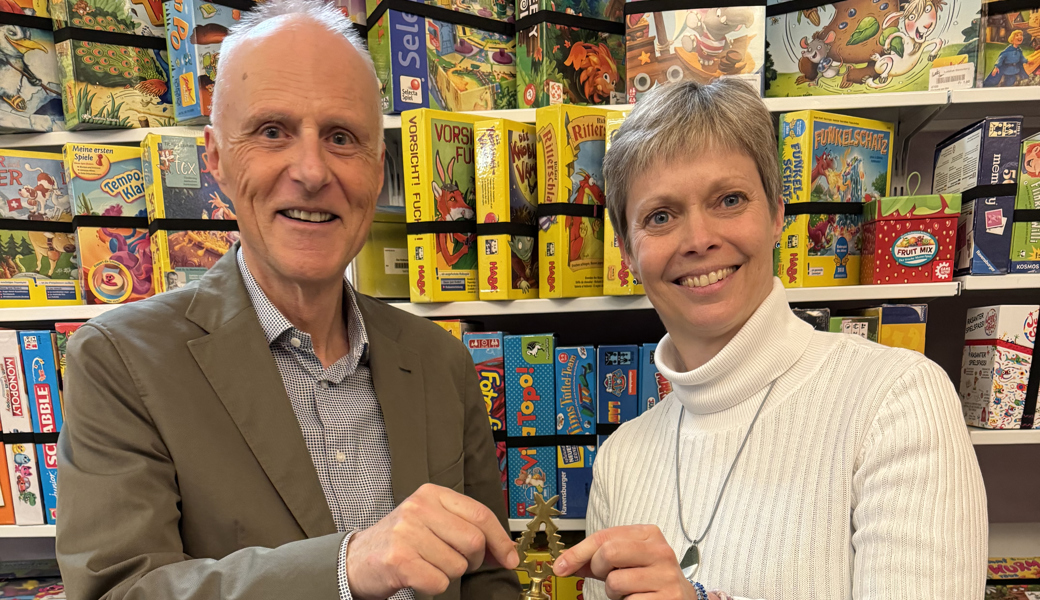 Hansruedi Bucher übergab das Präsidium der Ludothek Werdenberg an Ranya Lanig.