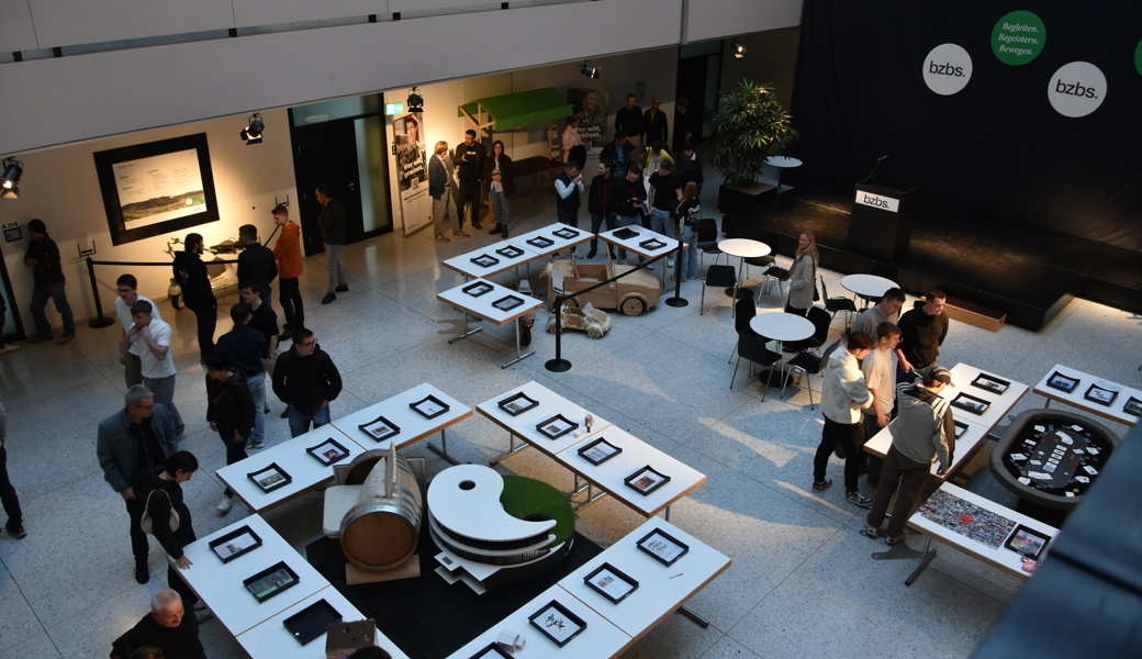 Seit 2009 werden jeweils Arbeiten der zwei-, drei- und vierjährigen Ausbildungen mit einer Note von 5,0 und höher ausgestellt. 