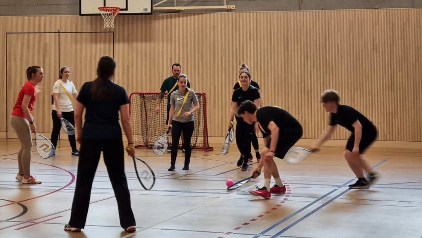 Sportlicher Ehrgeiz auch in den Spielen: die Aktiven massen sich im Smallball.