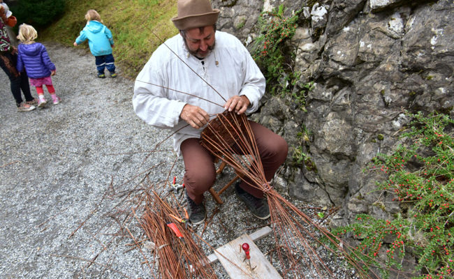 Graf mit Gräfin, ein Falkner und alte Berufe: Ein Blick zurück ins Mittelalter