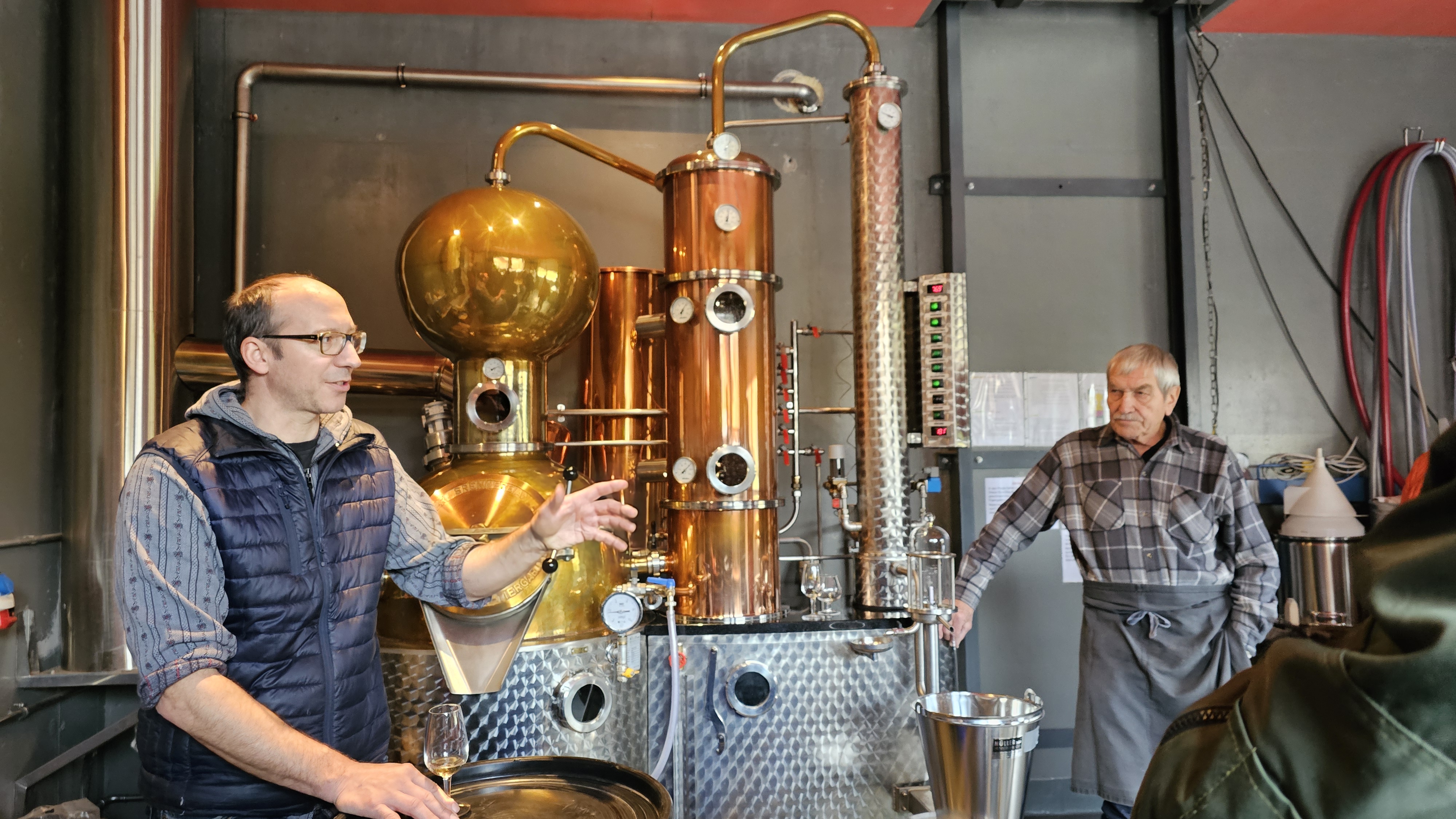 Strukturwandel: Weil die Milch alleine nicht rentierte, gibt es jetzt auch Hochprozentiges vom Bauernhof