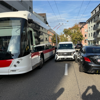 Drei Verletzte nach Kollision zwischen Autos und Bus