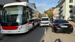 Drei Verletzte nach Kollision zwischen Autos und Bus
