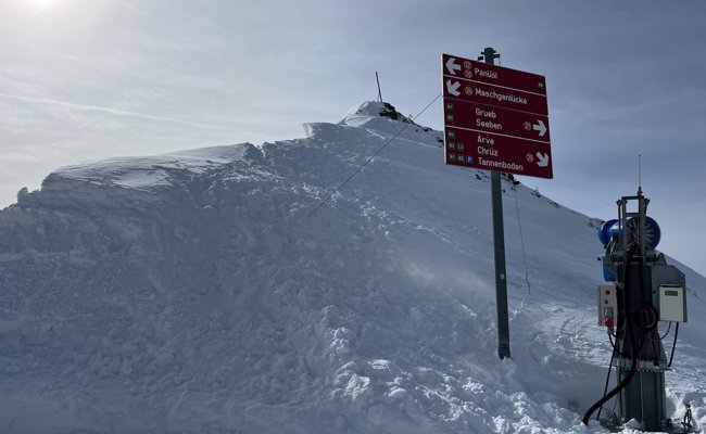 12-Jährige teilweise von Schneemassen verschüttet,  13-Jähriger verletzt