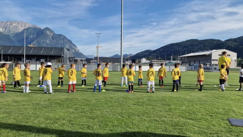  Juniorentrainerinnen- und trainer sind Vorbilder für Kinder und Jugendliche. 