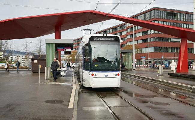 Mehr Trams und Metros und teureres Benzin: Bund will ÖV-Anteil steigern