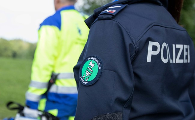 Überholt und Unfall verursacht: Velofahrerin verletzt