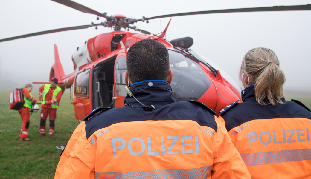 Die Rega flog den Schwerverletzten ins Spital.
