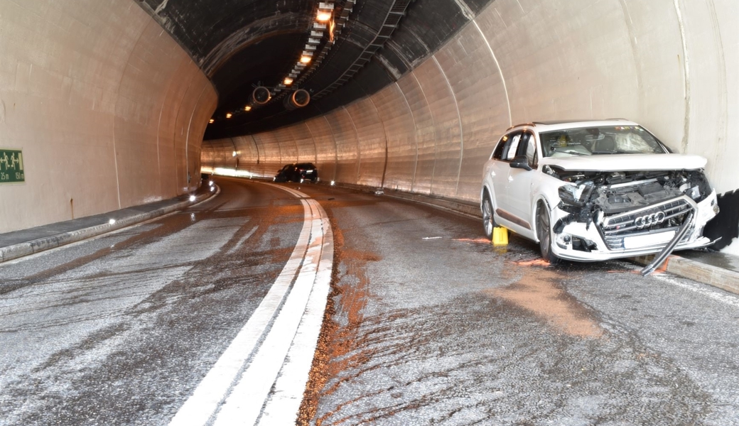 Schwerer Unfall in Tunnel auf der San-Bernardino-Route