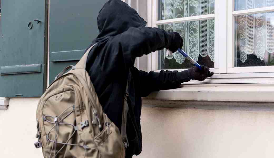 Einbrecher erbeuten Geld und Mobiltelefon aus Buchser Gastrobetrieb