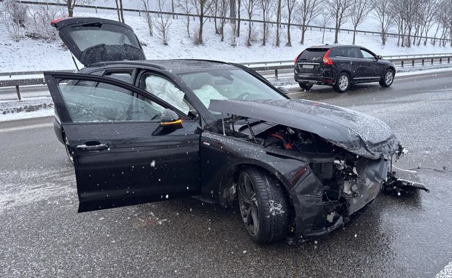 Über ein Dutzend Unfälle nach erneutem Wintereinbruch